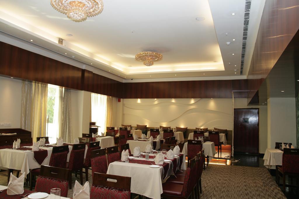 Hotel Saffron Kiran Noida Exterior photo