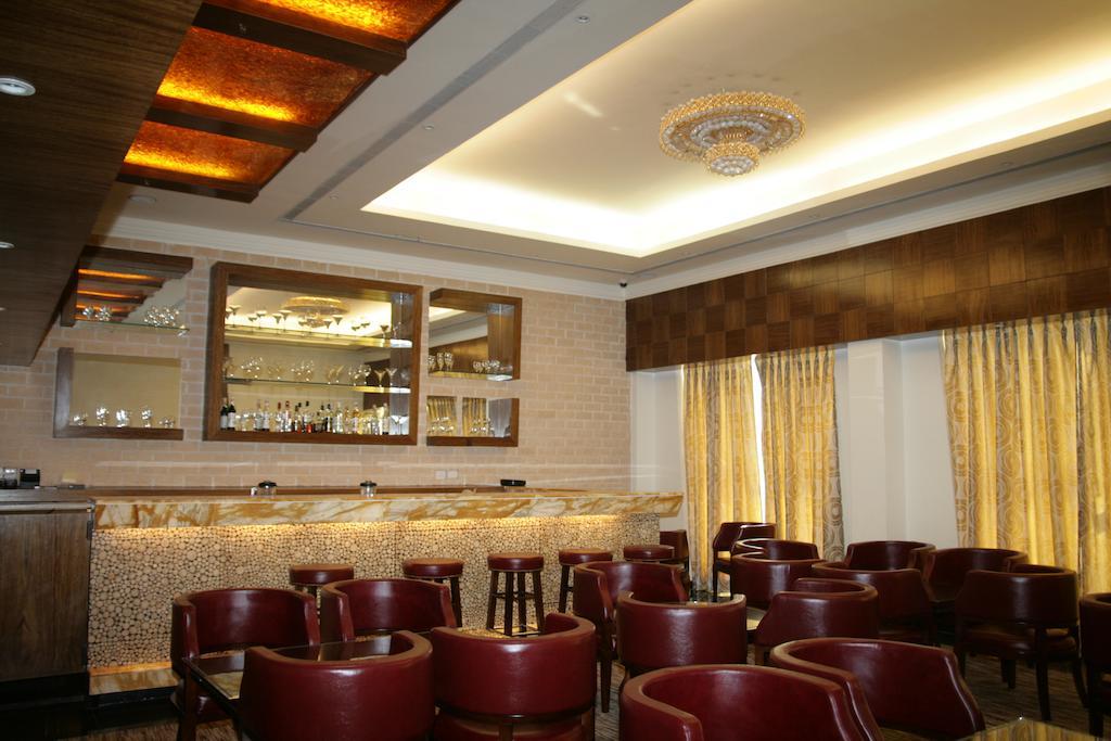 Hotel Saffron Kiran Noida Exterior photo