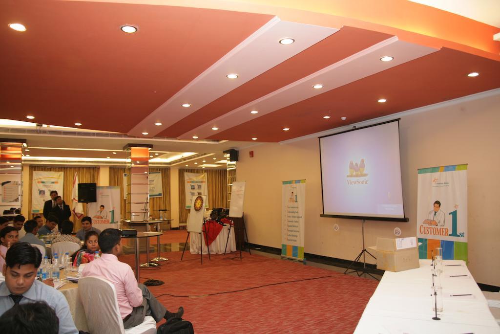 Hotel Saffron Kiran Noida Exterior photo