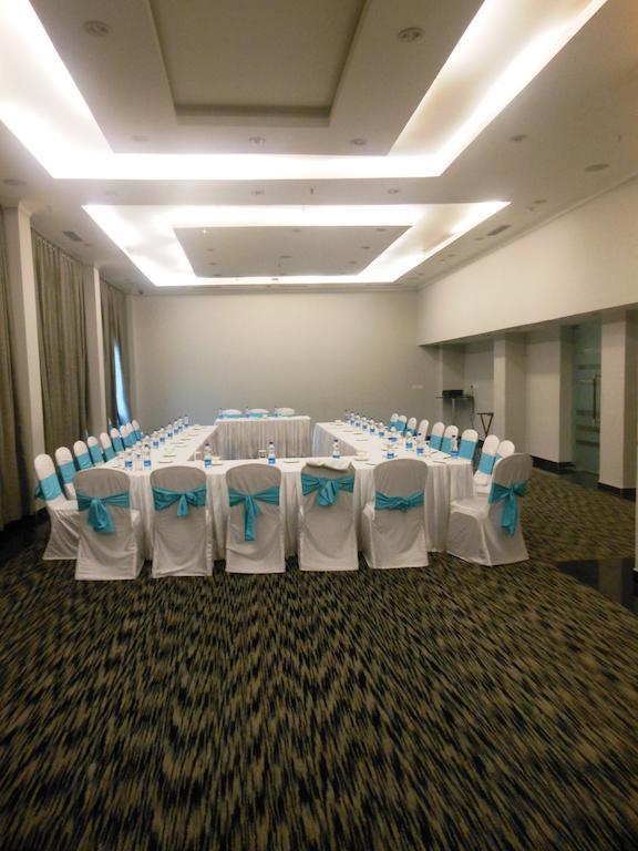 Hotel Saffron Kiran Noida Exterior photo