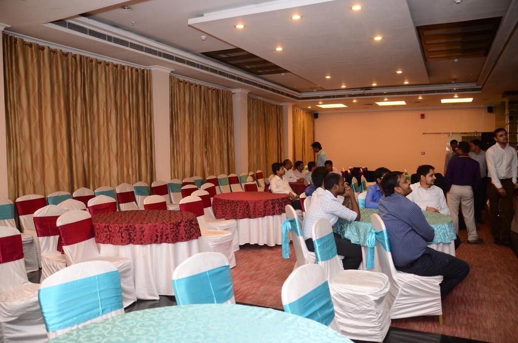 Hotel Saffron Kiran Noida Exterior photo