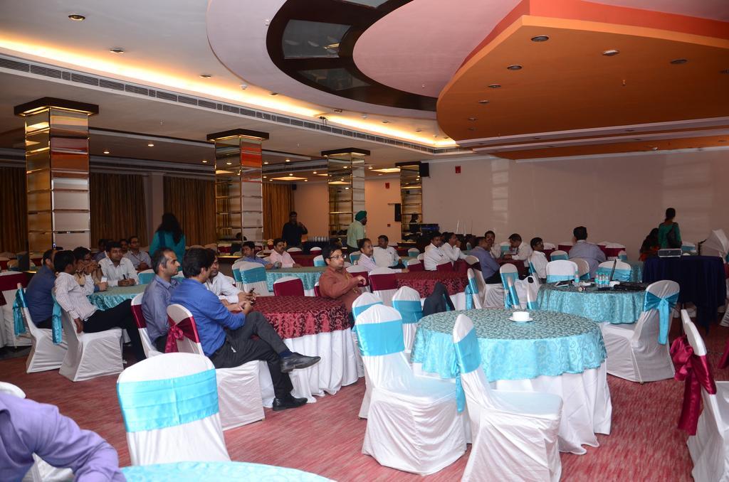 Hotel Saffron Kiran Noida Exterior photo