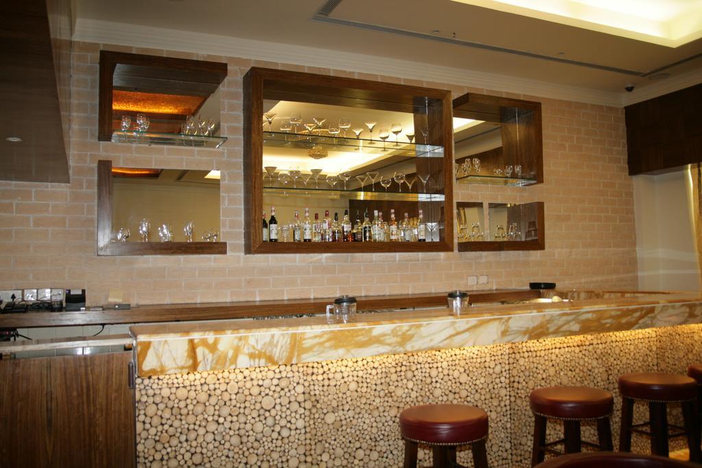 Hotel Saffron Kiran Noida Exterior photo