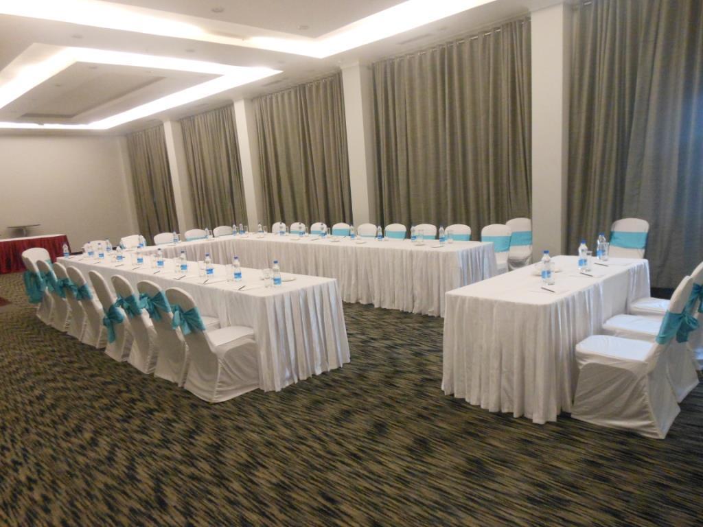 Hotel Saffron Kiran Noida Exterior photo