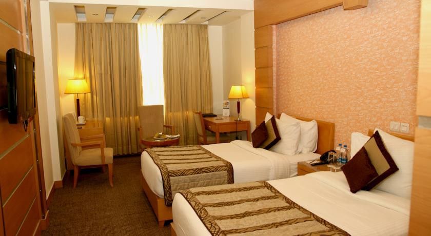 Hotel Saffron Kiran Noida Exterior photo