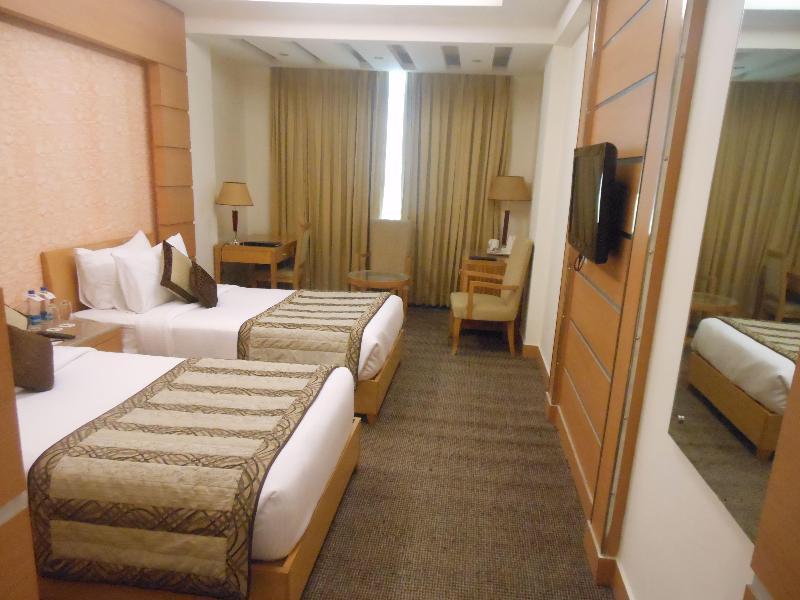 Hotel Saffron Kiran Noida Exterior photo